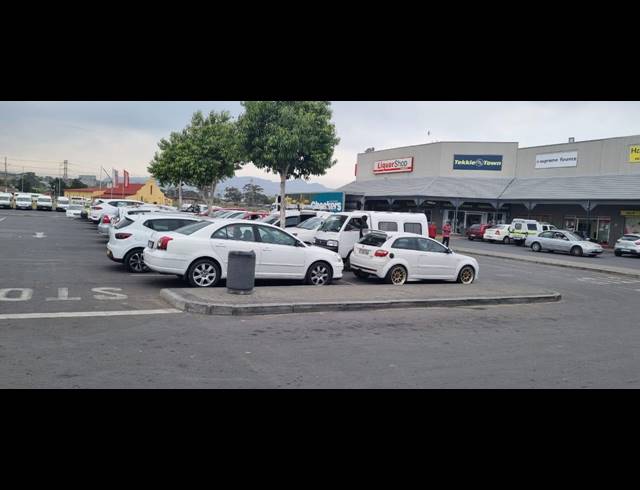 381M² RETAIL TO LET IN DEVON PARK